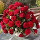 Bouquets et compos fleuries : Magnifique composition 80 roses rouges dans panier